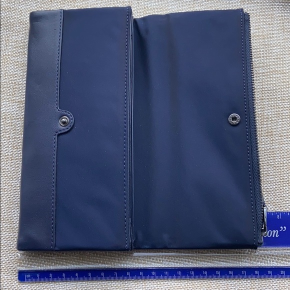 Tumi RFID Voyageur Flap Continental Wallet (NWT) - Picture 9 of 11